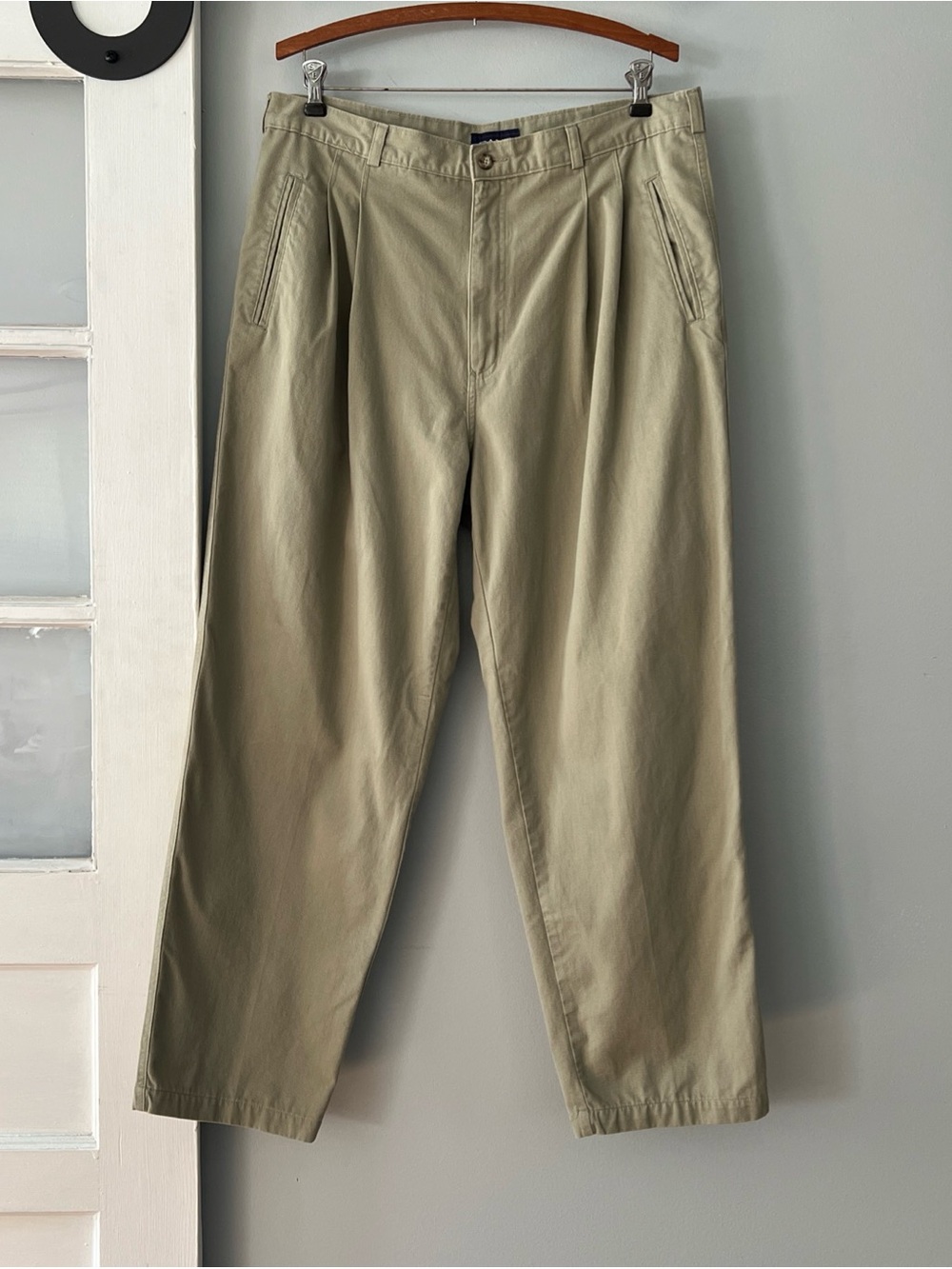 VTG 90s Y2K Gant Men’s 36x30 Tan Khaki Chino 100% Cotton Pleated Wide Leg Pants